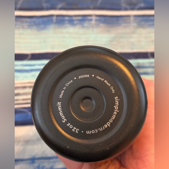 Simple Modern Summit 32oz Bottle - Picture 3 of 3